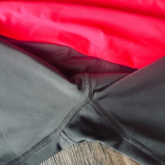 💕 Cute Under Armour Women's Athletics Compression yoga band crop Leggings black - Picture 6 of 6